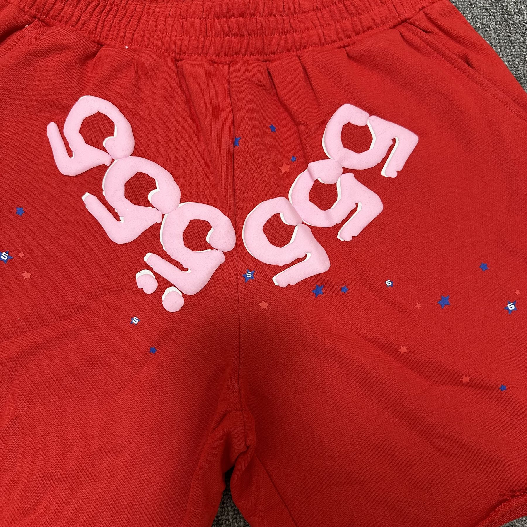 Sp5der 555 Graphic Red Shorts — detail